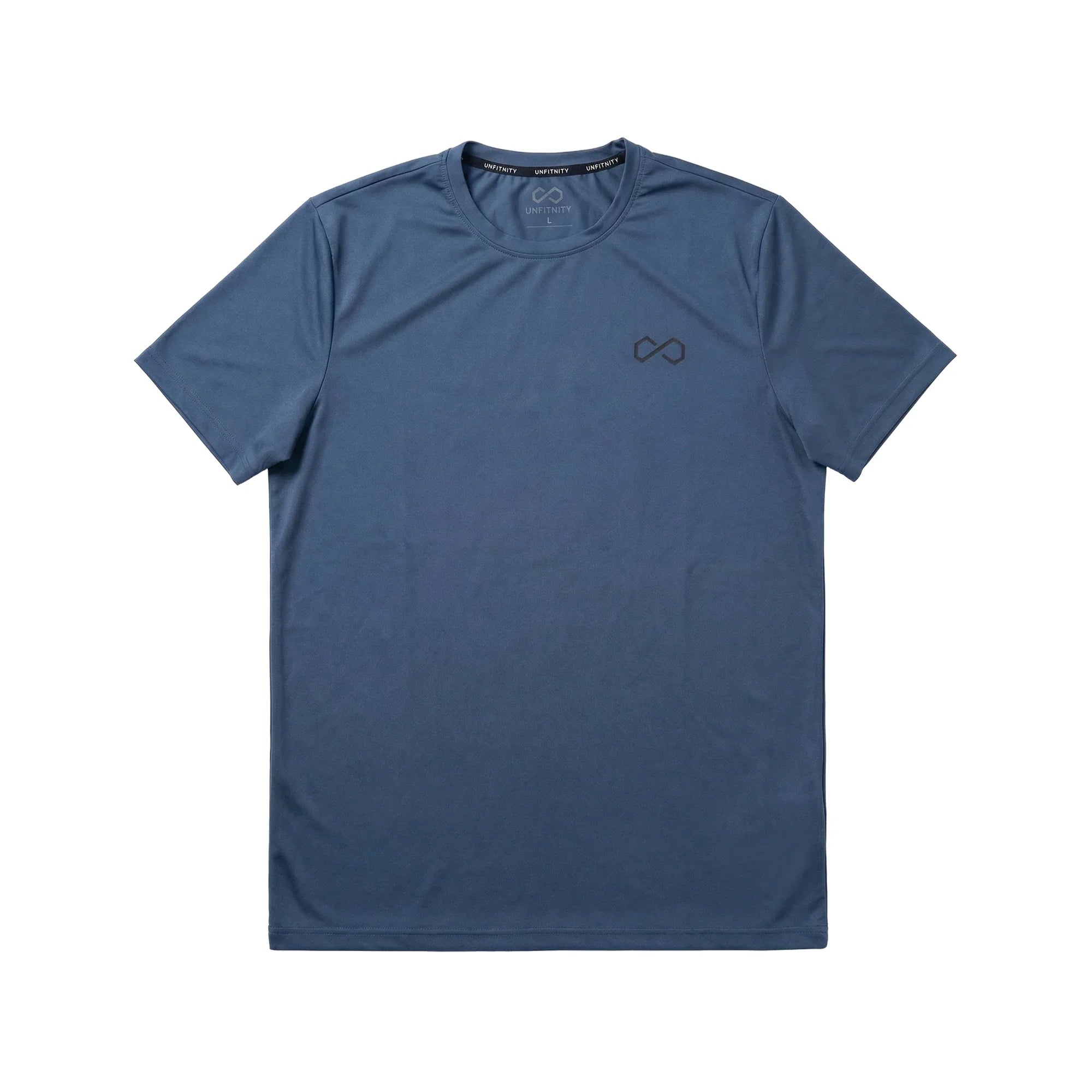 T-shirt bleu uni à col rond, logo discret sur la poitrine, style sport minimaliste homme