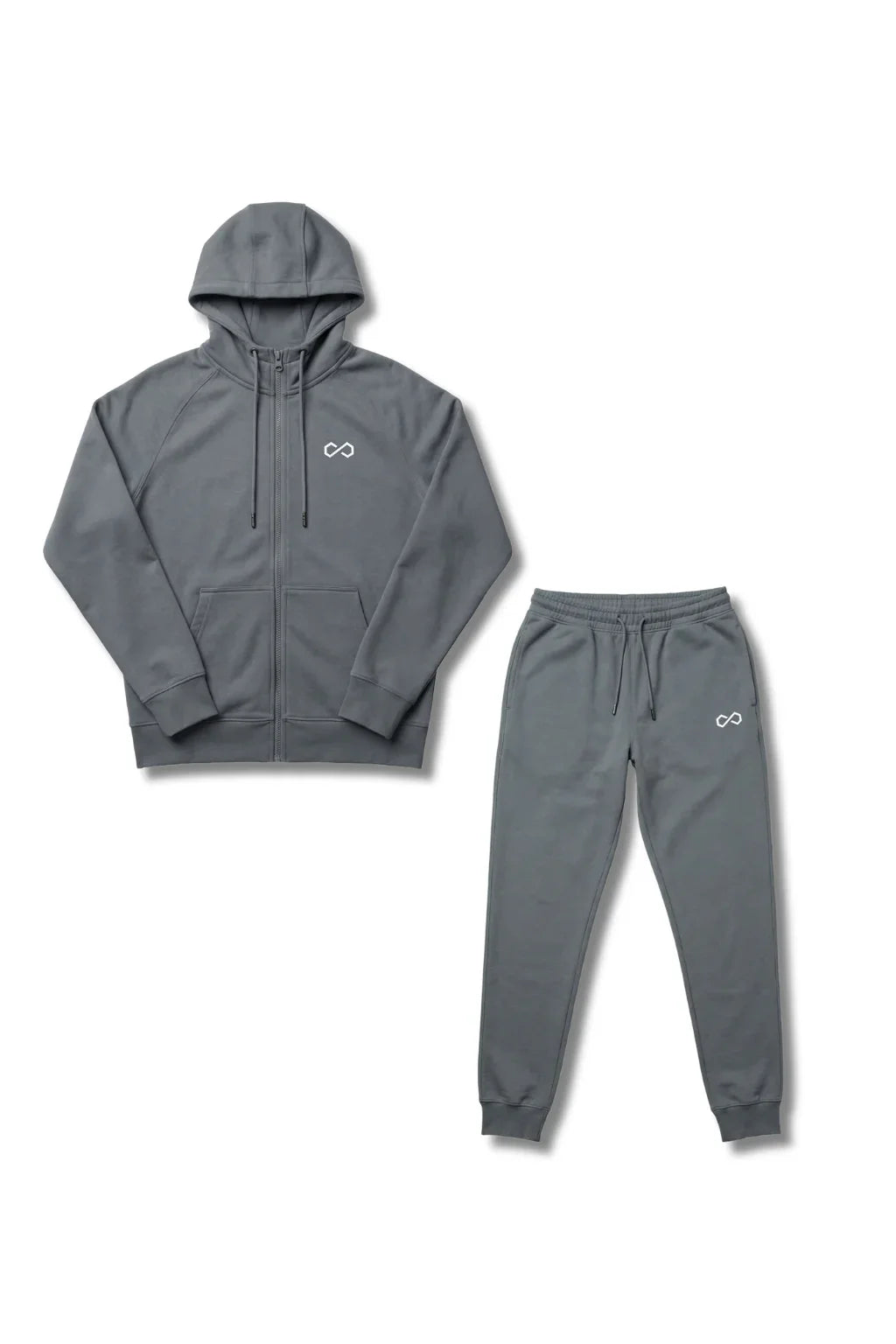 Ensemble jogging gris minimaliste, hoodie zippé et pantalon, logo infini blanc.