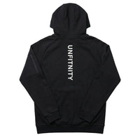 Veste à capuche noire vue de dos avec inscription verticale blanche, style minimaliste sport.