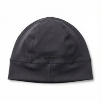 Bonnet gris minimaliste en tissu stretch, vu de dos, logo UNFITNITY centré.