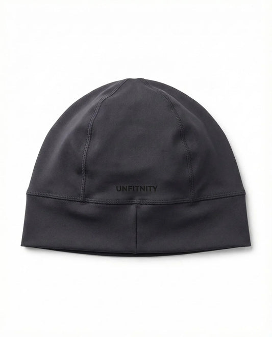 Bonnet gris minimaliste en tissu stretch, vu de dos, logo UNFITNITY centré.