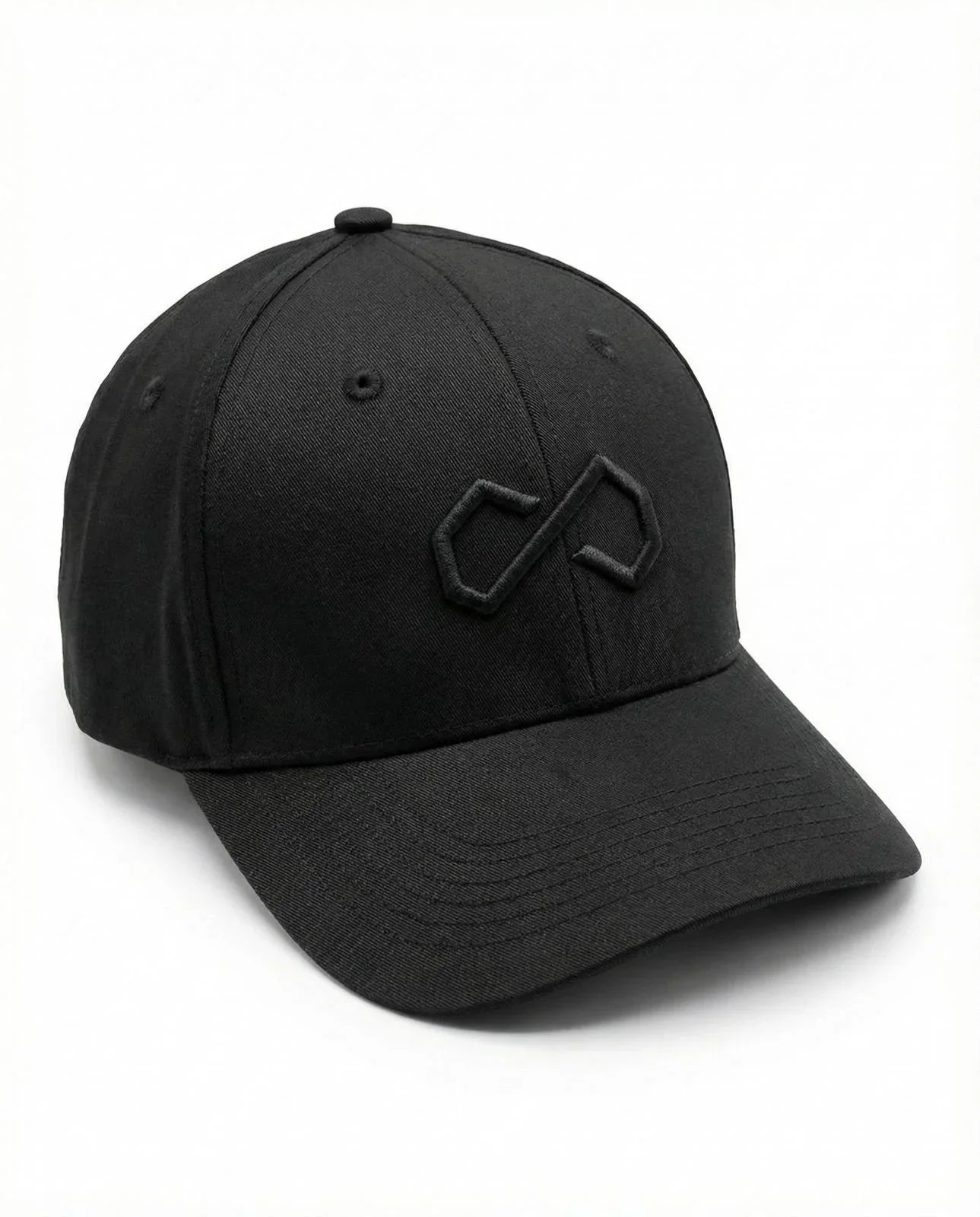 Casquette noire unisexe à visière courbée et logo brodé minimaliste sur le devant.